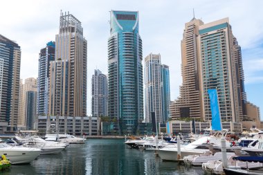 Dubai Yat Limanı bir yaz gününde
