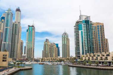 Dubai Yat Limanı bir yaz gününde