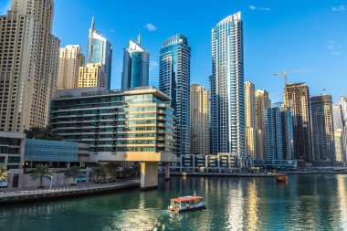 Dubai Yat Limanı bir yaz gününde