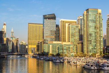 Dubai Yat Limanı bir yaz gününde