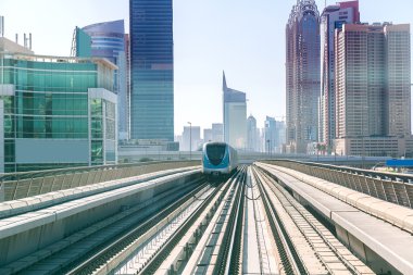 dubai metro demiryolu