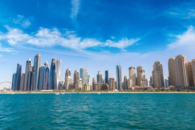 Dubai Yat Limanı bir yaz gününde