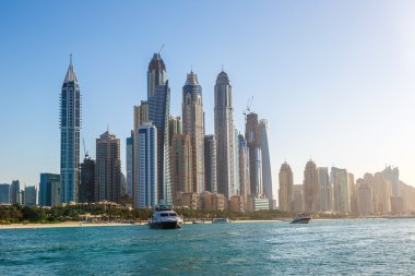 Dubai Yat Limanı bir yaz gününde