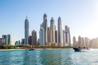 Dubai Yat Limanı bir yaz gününde