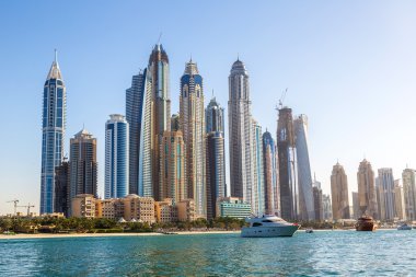 Dubai Yat Limanı bir yaz gününde