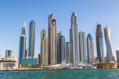 Dubai Yat Limanı bir yaz gününde