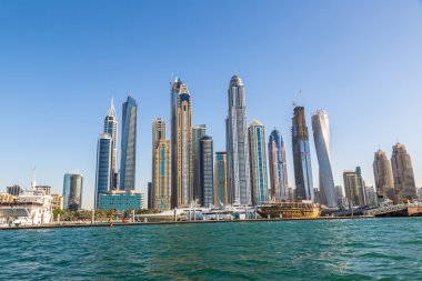 Dubai Yat Limanı bir yaz gününde