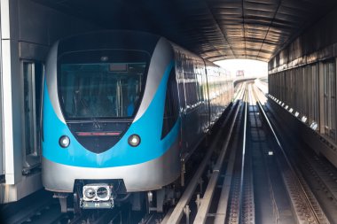dubai metro demiryolu