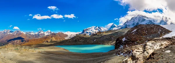 スイスのアルプスの山の風景 — ストック写真