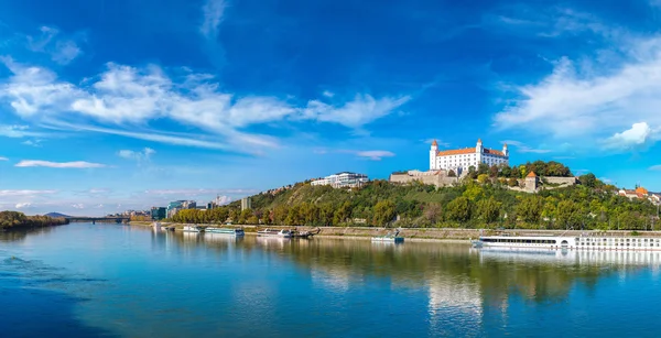 Mittelalterliche Burg in Bratislava, Slowakei — Stockfoto