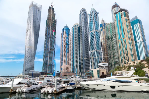 Dubai Marina in una giornata estiva — Foto Stock