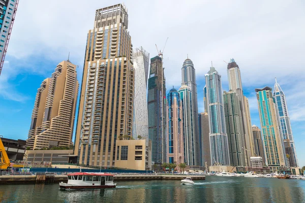 Dubai Marina w letni dzień — Zdjęcie stockowe