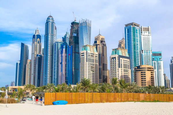 Dubai Marina op een zomerdag — Stockfoto