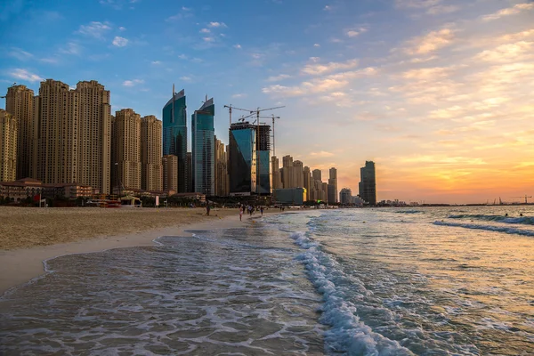 Dubai marina no pôr do sol de verão — Fotografia de Stock