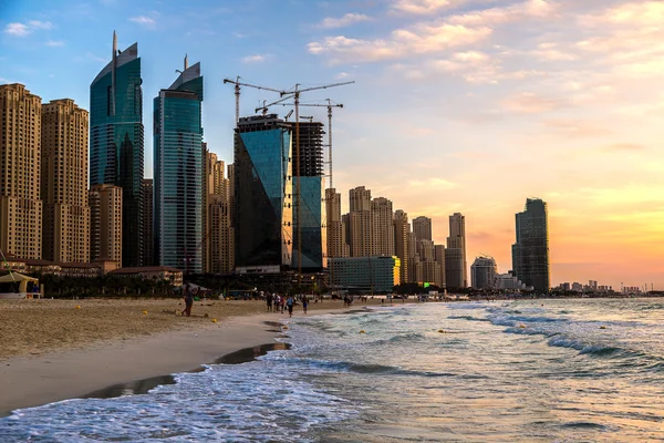 Dubai Marina bei Sonnenuntergang im Sommer — Stockfoto