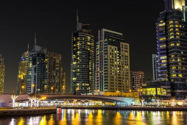 Dubai marina w letnią noc — Zdjęcie stockowe