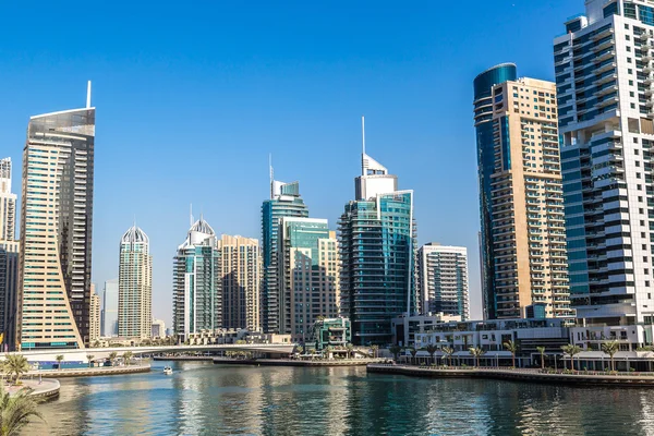 Dubai Marina em um dia de verão — Fotografia de Stock