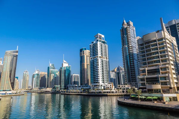 Dubai Marina an einem Sommertag — Stockfoto