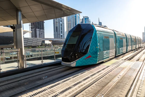 新现代有轨电车在迪拜 — 图库照片