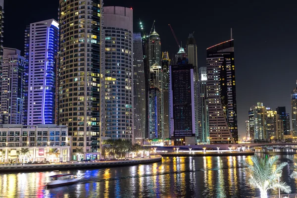 Dubai Marina en una noche de verano —  Fotos de Stock