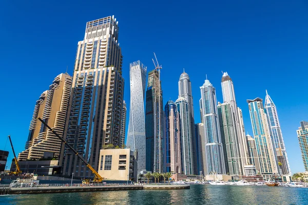 Dubai Marina w letni dzień — Zdjęcie stockowe