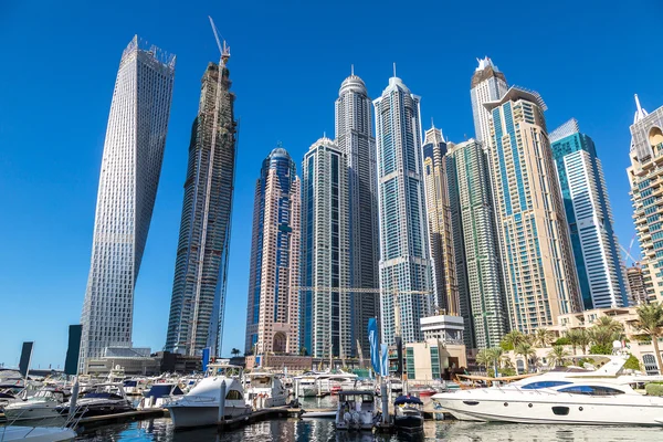 Dubai Marina w letni dzień — Zdjęcie stockowe