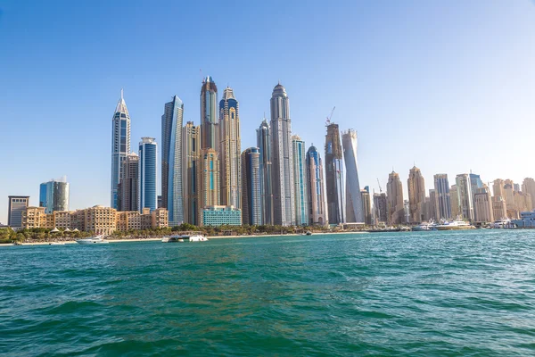Dubai Marina pada hari musim panas — Stok Foto