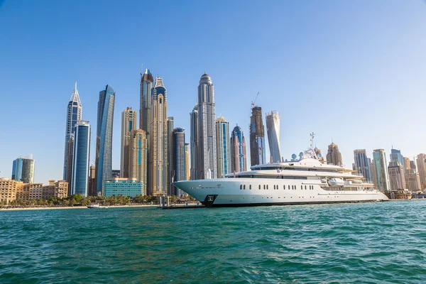 Dubai Marina an einem Sommertag — Stockfoto