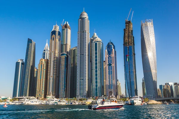 Dubai Marina w letni dzień — Zdjęcie stockowe