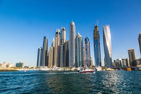 Dubai Marina in una giornata estiva — Foto Stock