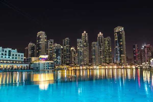 Dubai centrum på natten — Stockfoto