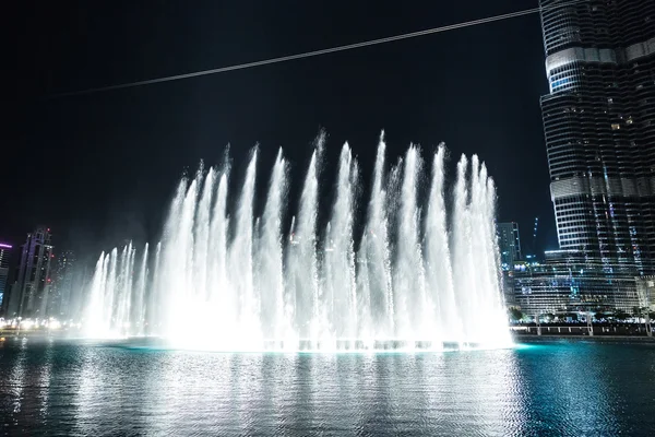 Танцующие фонтаны Дубая — стоковое фото