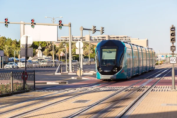 Nová moderní tramvaj v Dubaji, Spojené arabské emiráty — Stock fotografie