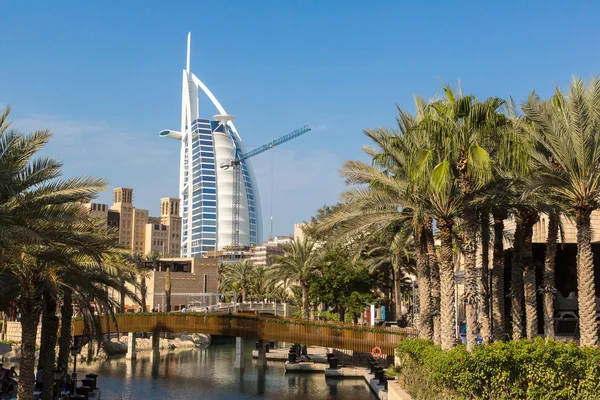 Burj Al arab och Madinat Jumeirah — Stockfoto