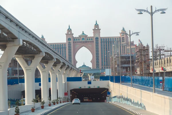 Road to Atlantis hotel in Dubai, UAE — Stock Photo, Image