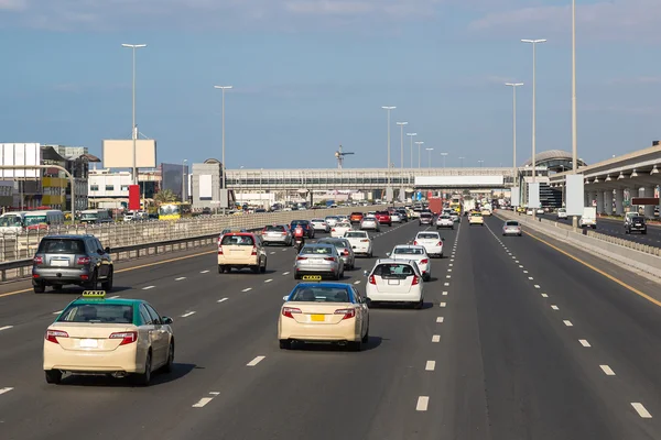 Moderne Autobahn in Dubai — Stockfoto