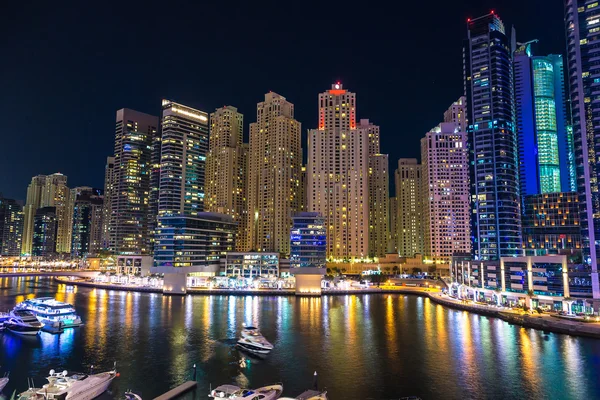 Dubai marina in una notte d'estate — Foto Stock