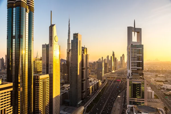 Centro de Dubai em um dia de verão — Fotografia de Stock