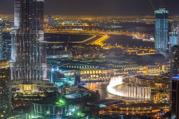 Dubai por la noche, Emiratos Árabes Unidos — Foto de Stock