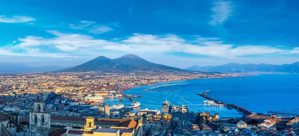 Napoli und Vesuv in Italien — Stockfoto