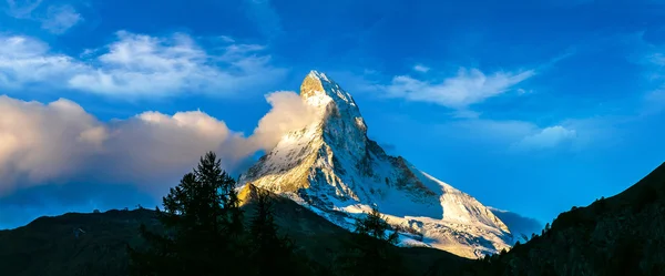 Matterhorn em Alpes Suíços — Fotografia de Stock