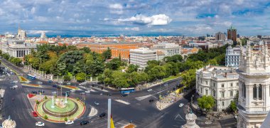 Madrid'da Plaza de Cibeles Çeşmede Cibeles
