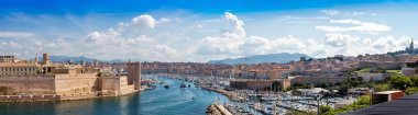 Notre Dame de la Garde ve olf port Marseille, Fransa