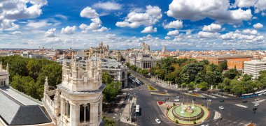 Madrid'da Plaza de Cibeles Çeşmede Cibeles