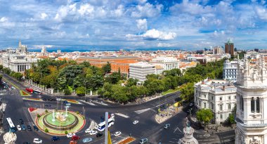 Madrid'da Plaza de Cibeles Çeşmede Cibeles