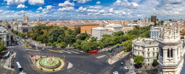 Madrid'da Plaza de Cibeles Çeşmede Cibeles