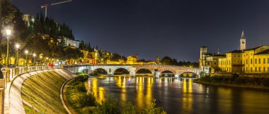 Ponte di Pietra. Verona Bridge'de