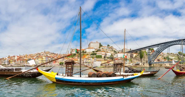 Порто і старі традиційні човни — стокове фото