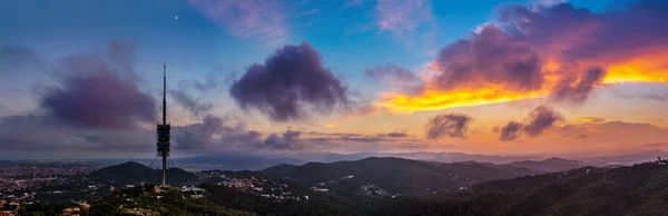 Magnifique coucher de soleil à Barcelone — Photo