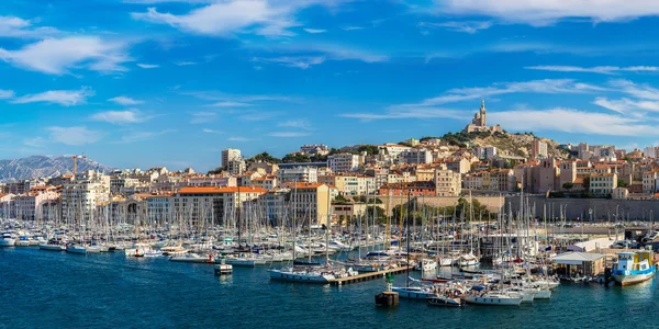 Notre Dame de la Garde en de oude haven van Marseille — Stockfoto